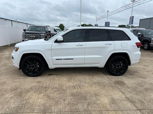 Bright White Clearcoat 2021 Jeep Grand Cherokee Laredo X