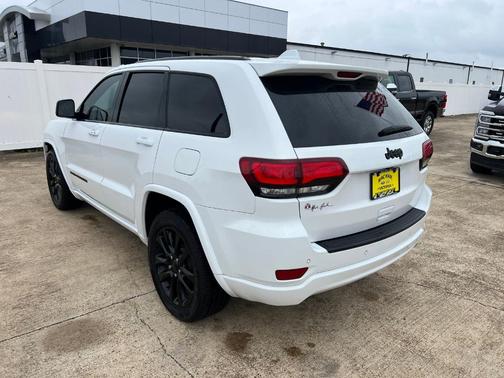 Bright White Clearcoat 2021 Jeep Grand Cherokee Laredo X
