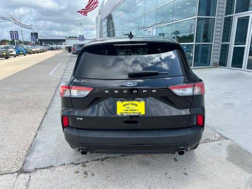 Black Metallic 2022 Ford Escape SE