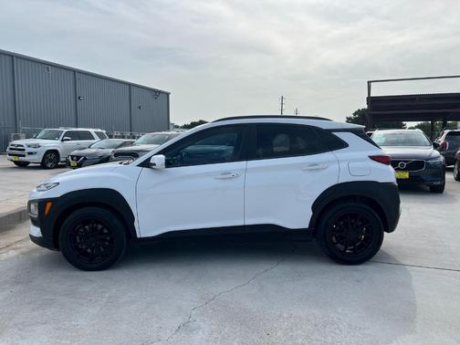 2021 Hyundai KONA SEL Plus