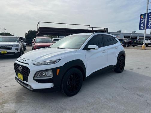 2021 Hyundai KONA SEL Plus