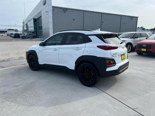 2021 Hyundai KONA SEL Plus