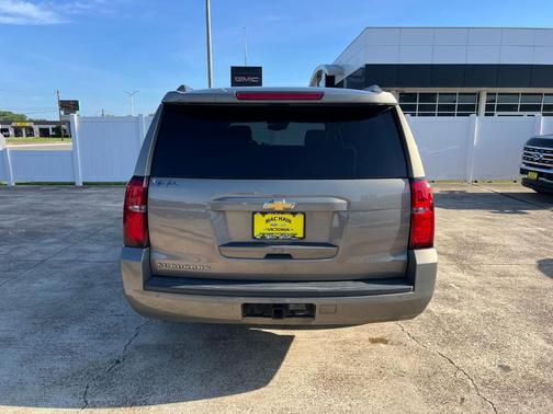 Pepperdust Metallic 2019 Chevrolet Suburban LT