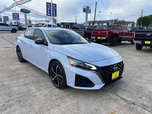 2023 Nissan Altima 2.5 SR