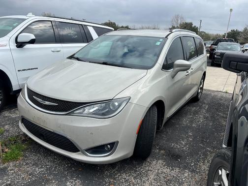 2017 Chrysler Pacifica Touring-L Plus