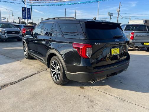 2024 Ford Explorer ST-Line