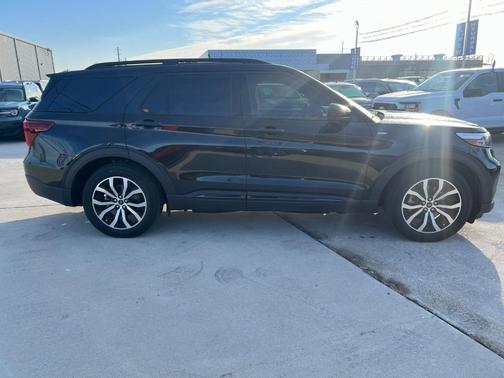 2024 Ford Explorer ST-Line