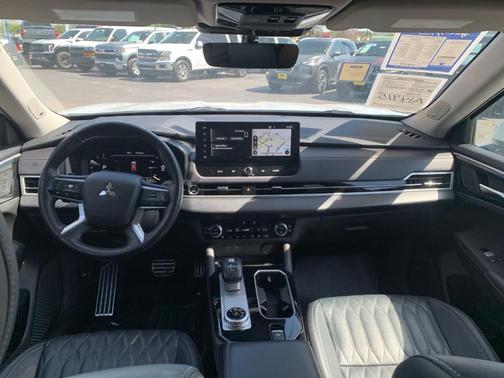 White Diamond 2025 Mitsubishi Outlander SEL