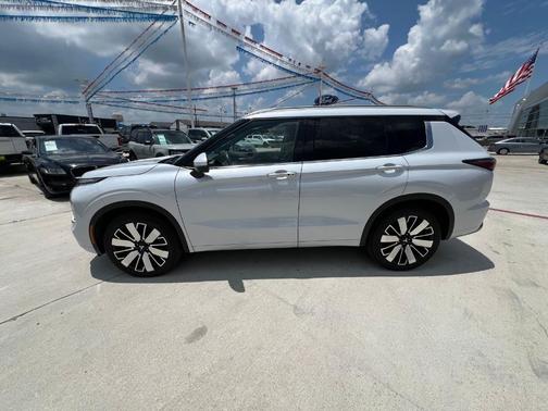 White Diamond 2025 Mitsubishi Outlander SEL