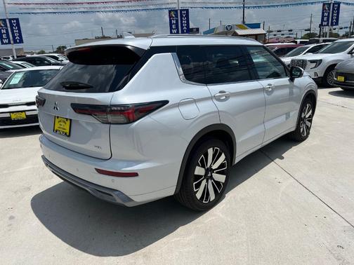 White Diamond 2025 Mitsubishi Outlander SEL