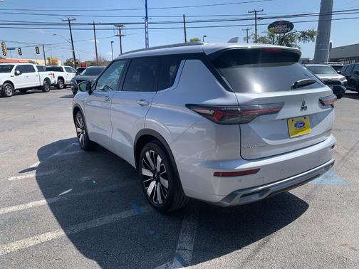 White Diamond 2025 Mitsubishi Outlander SEL
