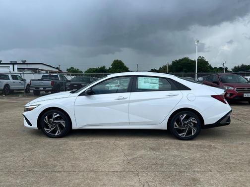 2025 Hyundai ELANTRA HEV SEL Sport