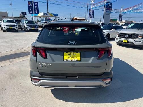 2026 Hyundai TUCSON SE