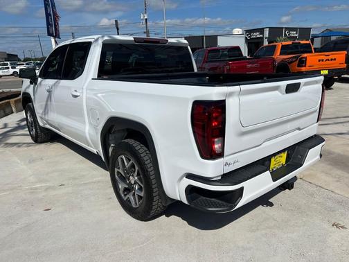 Summit White 2022 GMC Sierra 1500 SLE