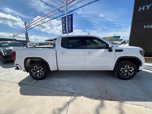 Summit White 2022 GMC Sierra 1500 SLE