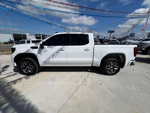 Summit White 2022 GMC Sierra 1500 SLE