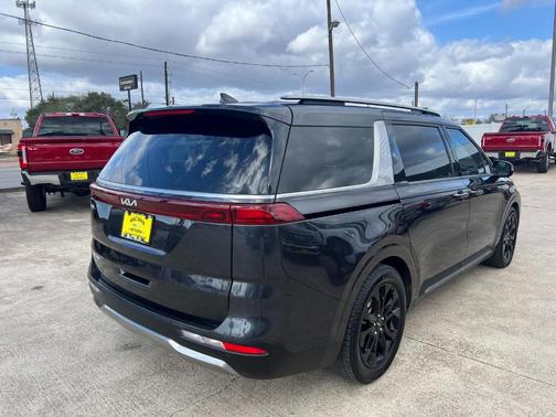 2024 Kia Carnival SX