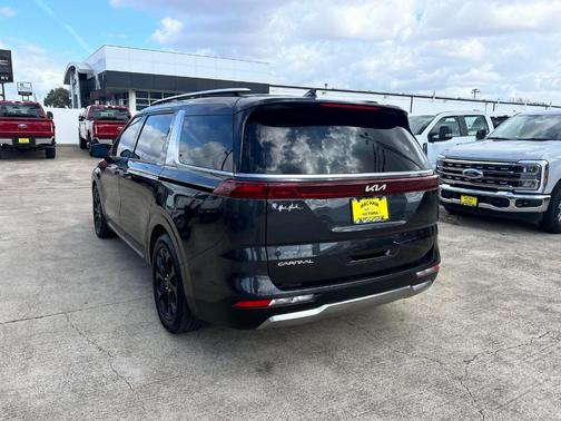 2024 Kia Carnival SX