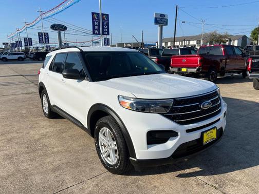 Oxford White 2021 Ford Explorer XLT