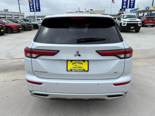 2023 Mitsubishi Outlander SE