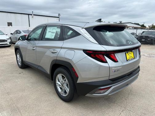 Shimmering Silver 2026 Hyundai TUCSON SE