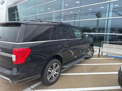 Black Metallic 2022 Ford Expedition XLT