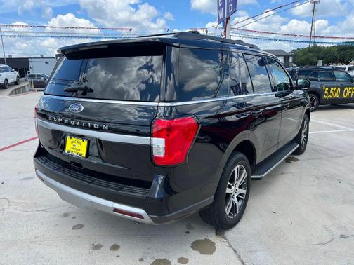 Black Metallic 2022 Ford Expedition XLT