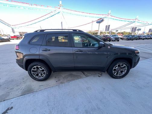 Granite Crystal Clearcoat Metallic 2020 Jeep Cherokee Trailhawk