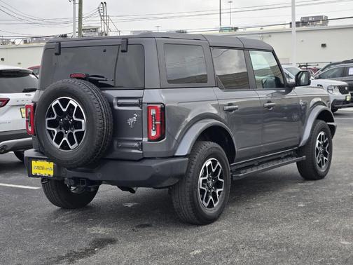 Gray Metallic 2024 Ford Bronco Outer Banks