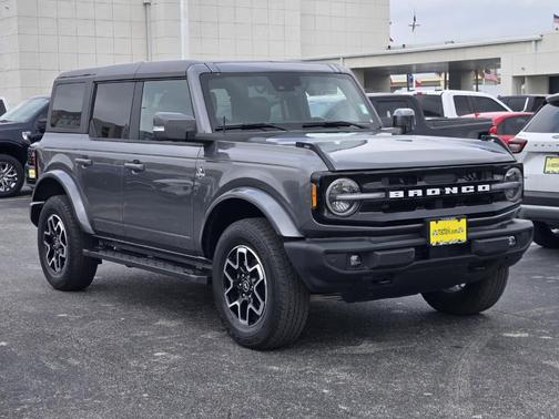 Gray Metallic 2024 Ford Bronco Outer Banks