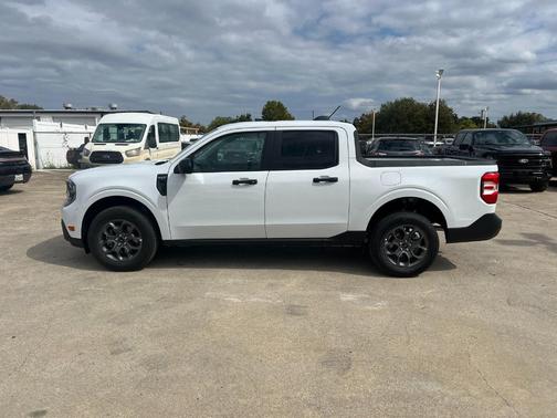 Oxford White 2025 Ford Maverick XLT