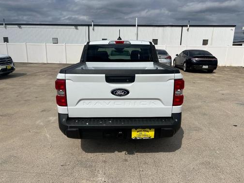 Oxford White 2025 Ford Maverick XLT