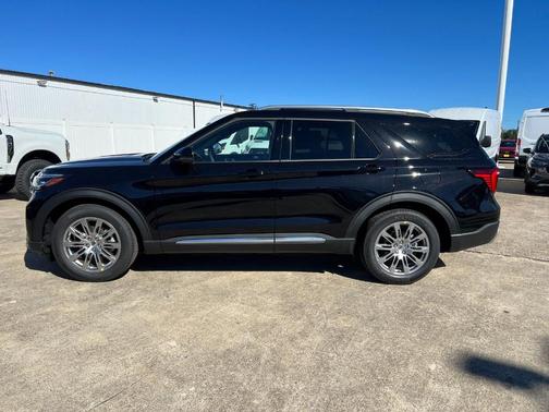 Black Metallic 2026 Ford Explorer Platinum