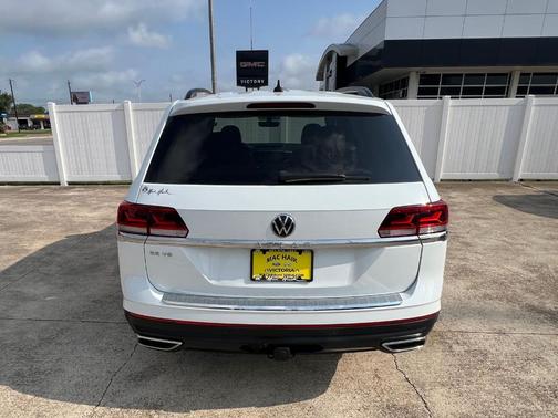 Pure White 2022 Volkswagen Atlas 3.6L SE w/Technology