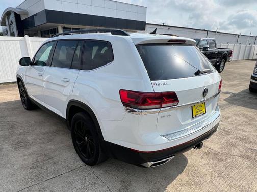Pure White 2022 Volkswagen Atlas 3.6L SE w/Technology