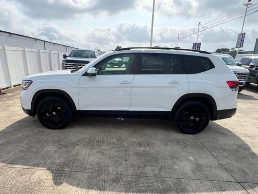 Pure White 2022 Volkswagen Atlas 3.6L SE w/Technology