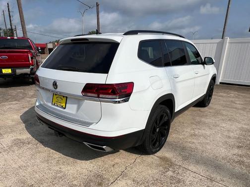 Pure White 2022 Volkswagen Atlas 3.6L SE w/Technology