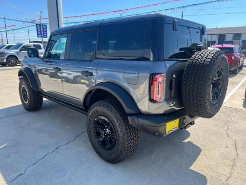 Gray Metallic 2026 Ford Bronco Badlands