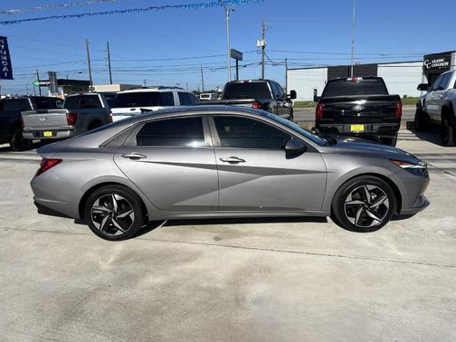 Metal 2023 Hyundai ELANTRA SEL