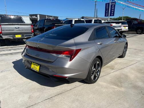 Metal 2023 Hyundai ELANTRA SEL