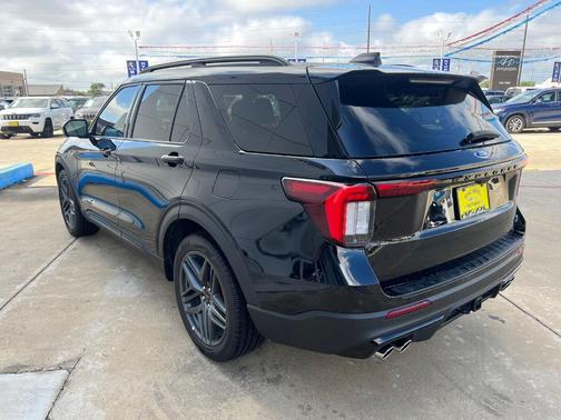 Black Metallic 2025 Ford Explorer ST