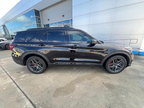 Black Metallic 2025 Ford Explorer ST