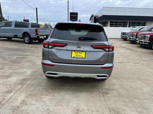 2023 Mitsubishi Outlander SEL