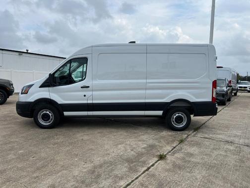 Oxford White 2026 Ford Transit-250 148 WB Medium Roof Cargo