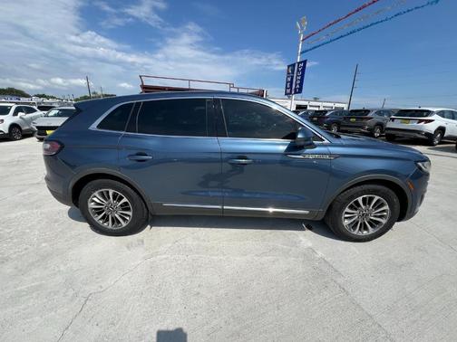 2019 Lincoln Nautilus Select