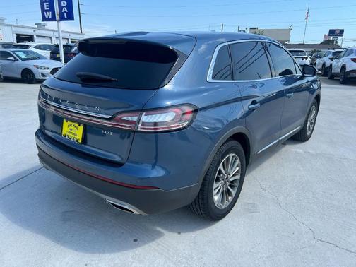 2019 Lincoln Nautilus Select