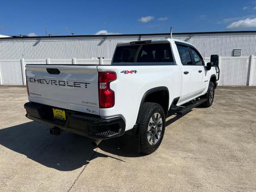 Summit White 2024 Chevrolet Silverado 2500 Custom