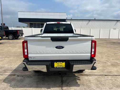 Oxford White 2024 Ford F-250 XLT