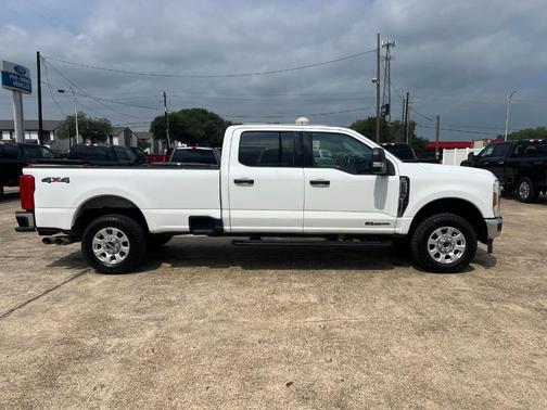 Oxford White 2024 Ford F-250 XLT