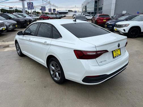 Opal White Pearl Effect 2023 Volkswagen Jetta 1.5T SE